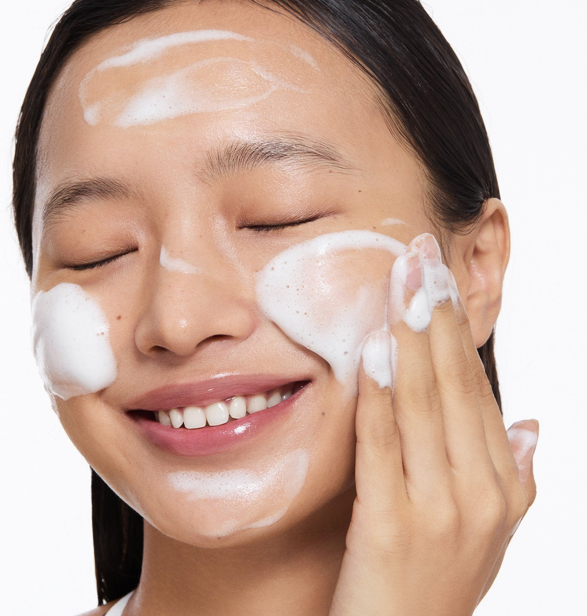 DIVE-IN Low Molecular Hyaluronic Acid Cleansing Foam 6